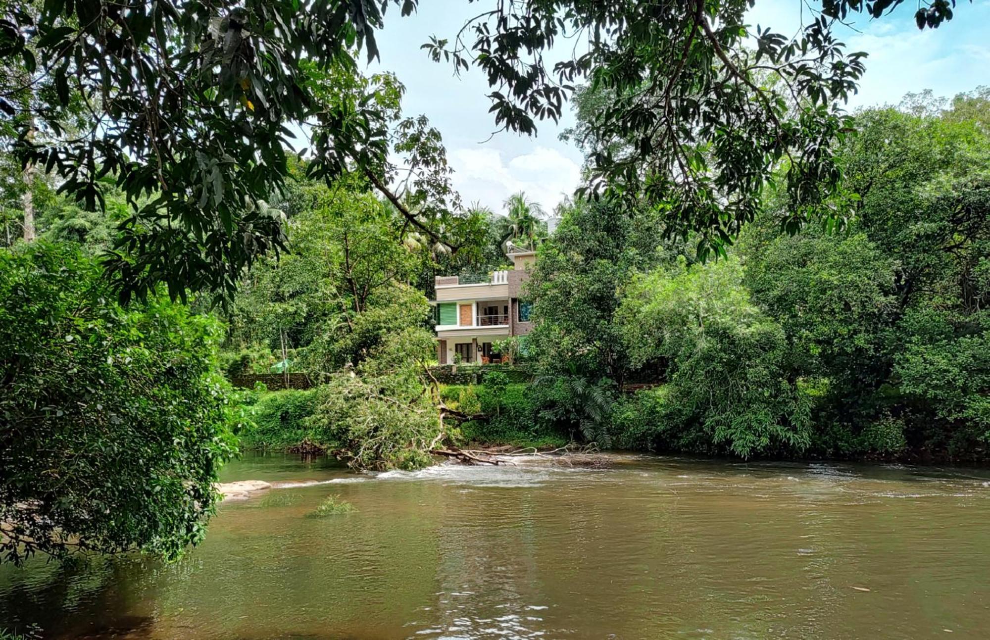 Hotel Athirapilly On The Rocks Athirappilly Exterior foto