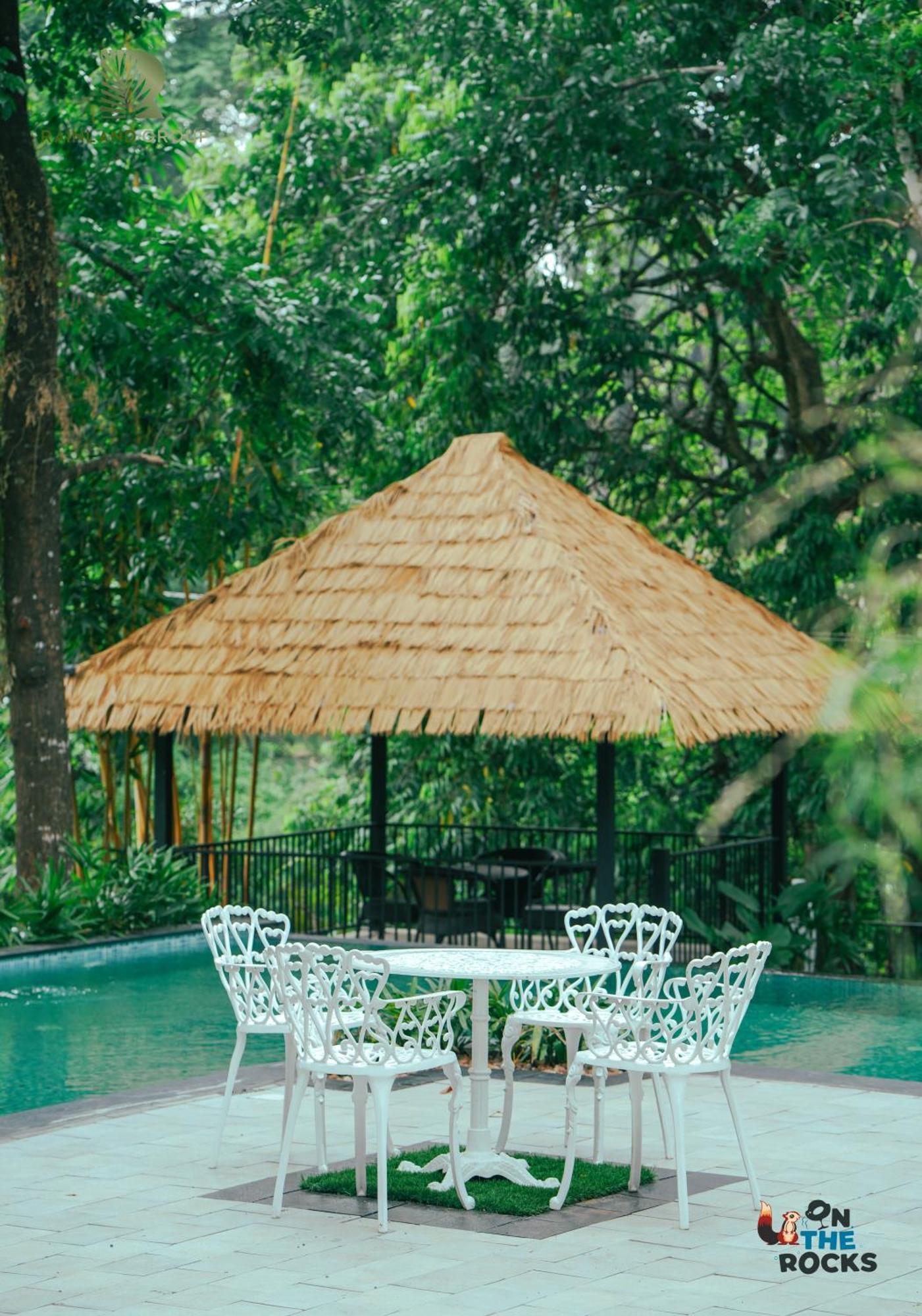 Hotel Athirapilly On The Rocks Athirappilly Exterior foto